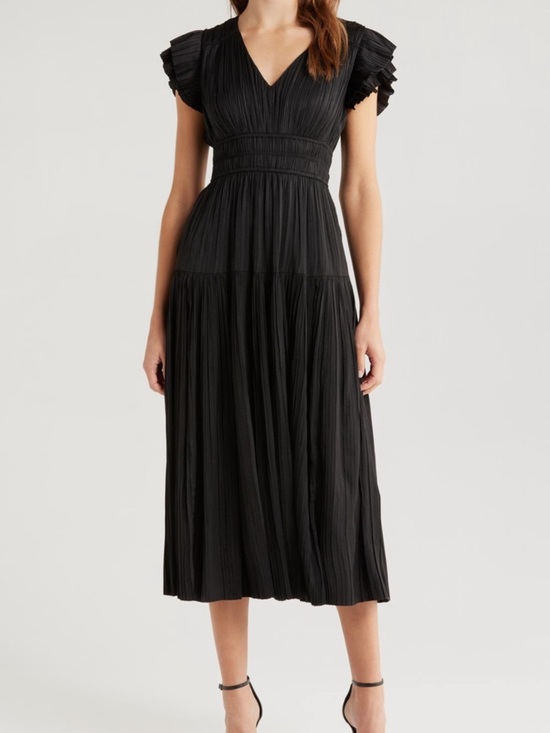 Moon River Dresses & Skirts - Moon River Plisse Black V-Neck Pleated Midi Dress Women’s Large